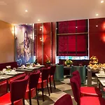 モンソー ワグラム ホテル 4*
