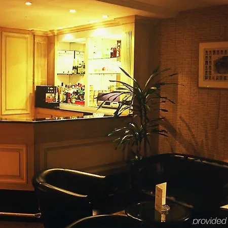 ホテル モンソー ワグラム パリ