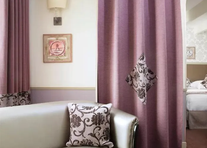 蒙斯伍瓦格兰酒店 4*