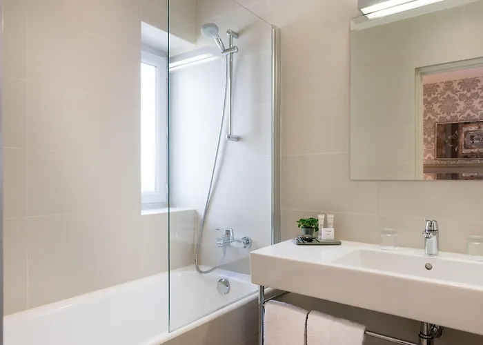 蒙斯伍瓦格兰酒店 4* 巴黎