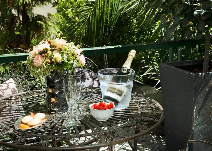 蒙斯伍瓦格兰酒店 酒店