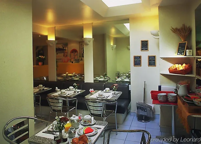 蒙斯伍瓦格兰酒店 酒店