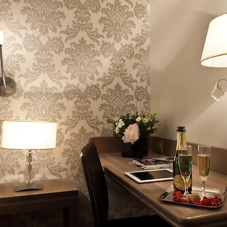 Hotel Monceau Wagram 4*